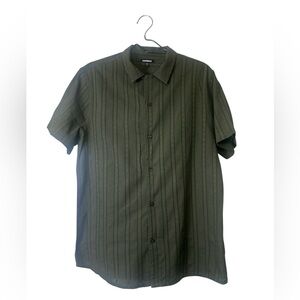 Express Men’s Olive Green Dobby Stripe S S Button Down Shirt  Medium 100% Cotton
